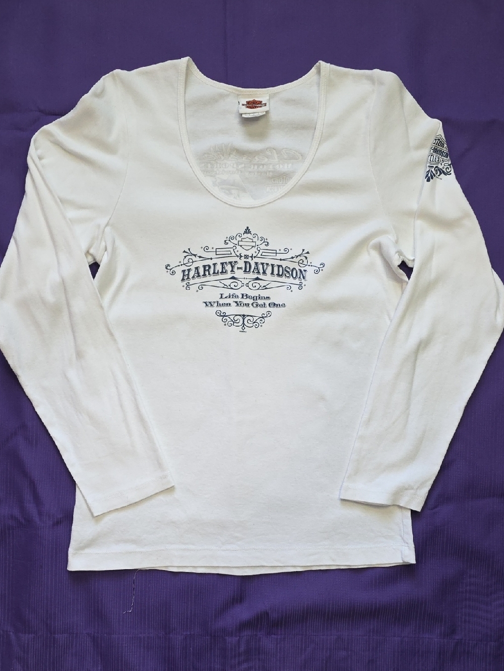 Harley-Davidson White Long Sleeve Scoop Neck Shirt with Navy Print
